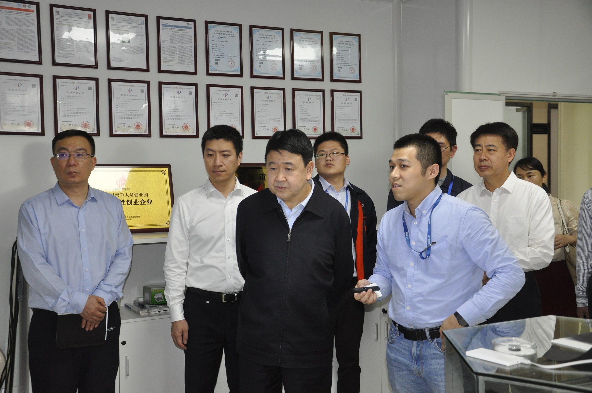 省人大常委会党组副书记、副主任梁建勇调研厦门创新创业园